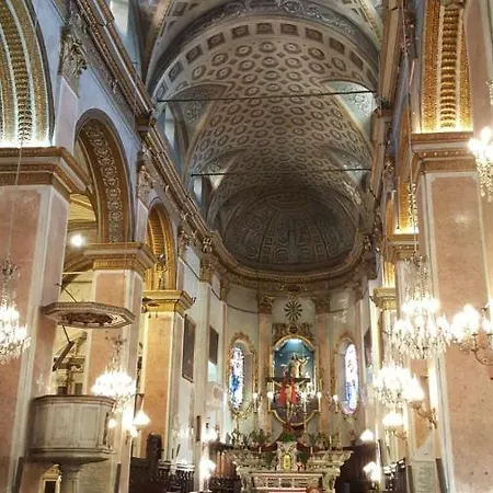 Au Pied Du Vieux Port