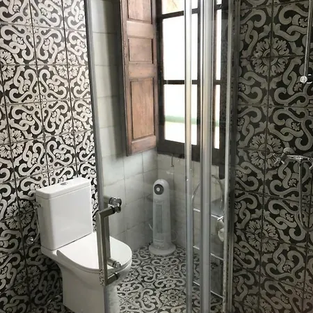 Au Pied Du Vieux Port *