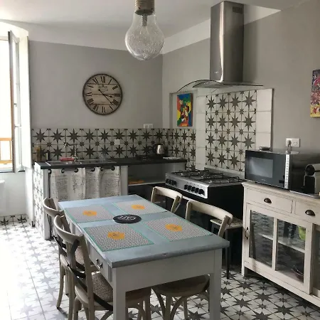 Au Pied Du Vieux Port Bastia